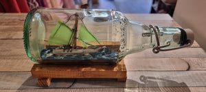Buddelschiff in Flens-Flasche Grünes Segel Made in Flensburg