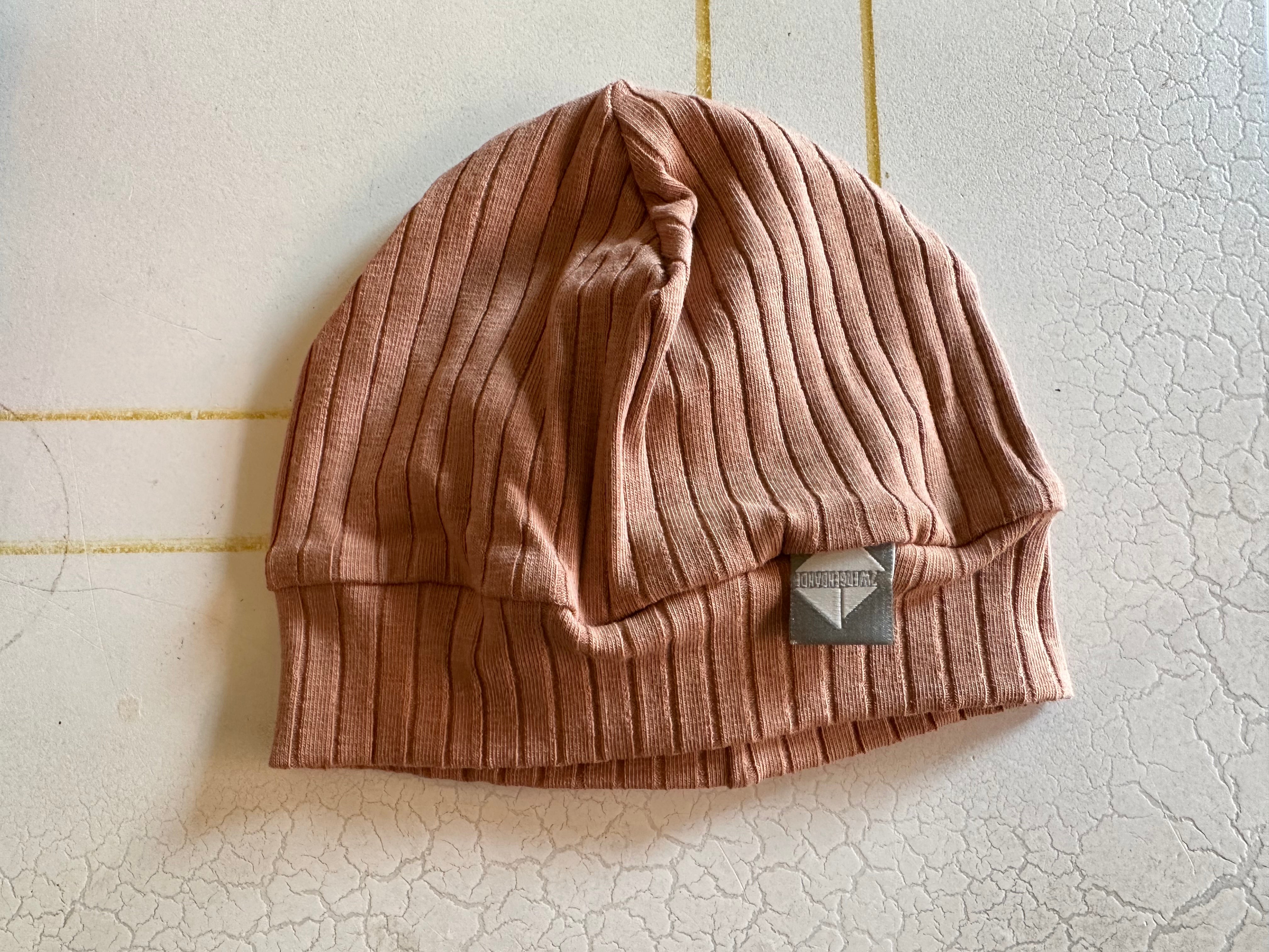 Beanie Mütze aus Ripp Jersey in Muskat